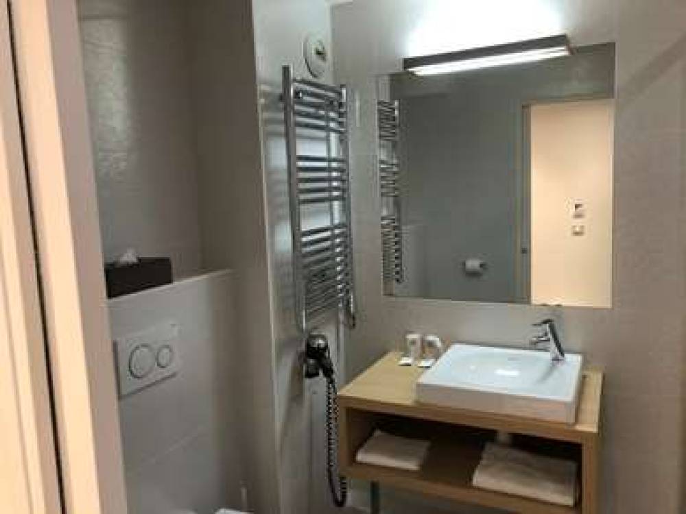 KYRIAD PARIS 18 - PORTE CLIGNANCOUR 3