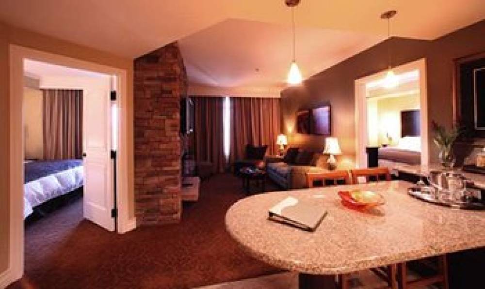 La Bellasera Hotel & Suites 10