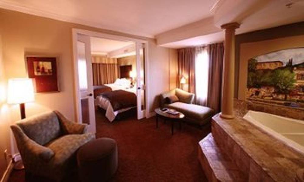 La Bellasera Hotel & Suites 4