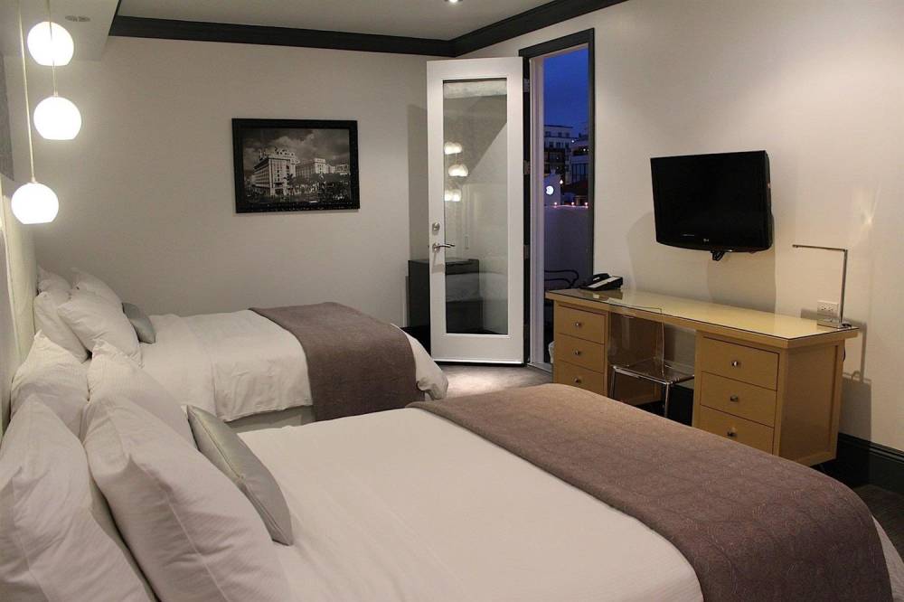 La Pensione Hotel 4