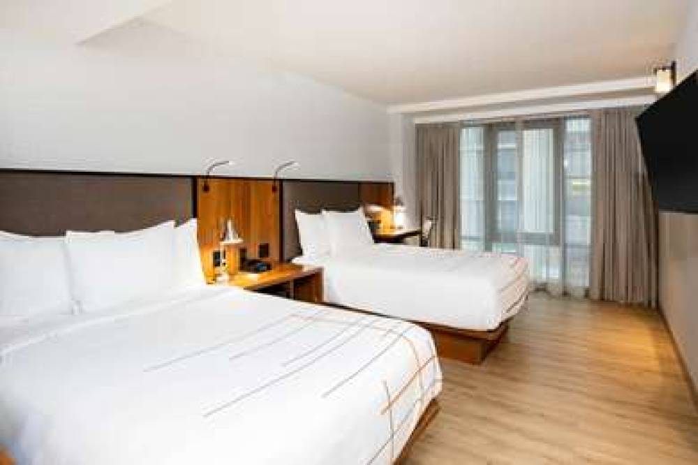 LA QUINTA BY WYNDHAM MANHATTAN MIDT 7