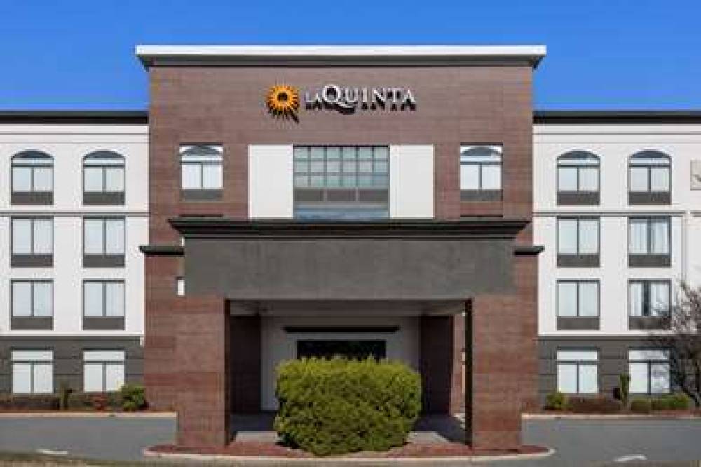 LA QUINTA BY WYNDHAM MOORESVILLE 6