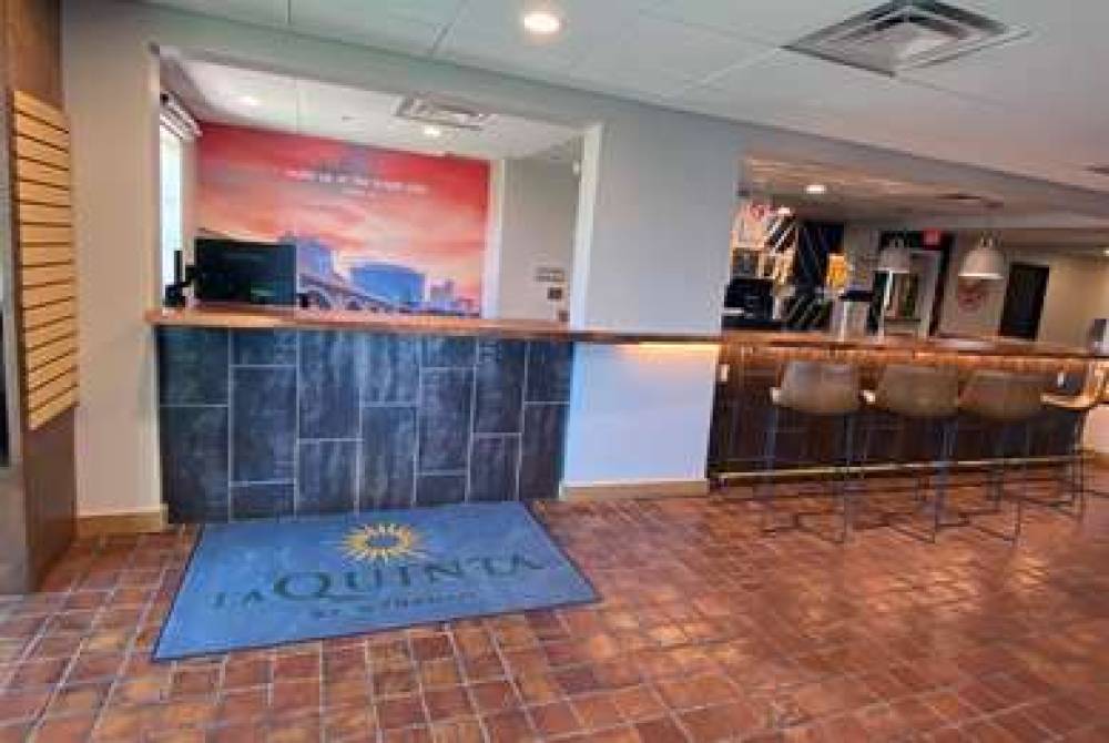 LA QUINTA INN AND STES TEMPE 4