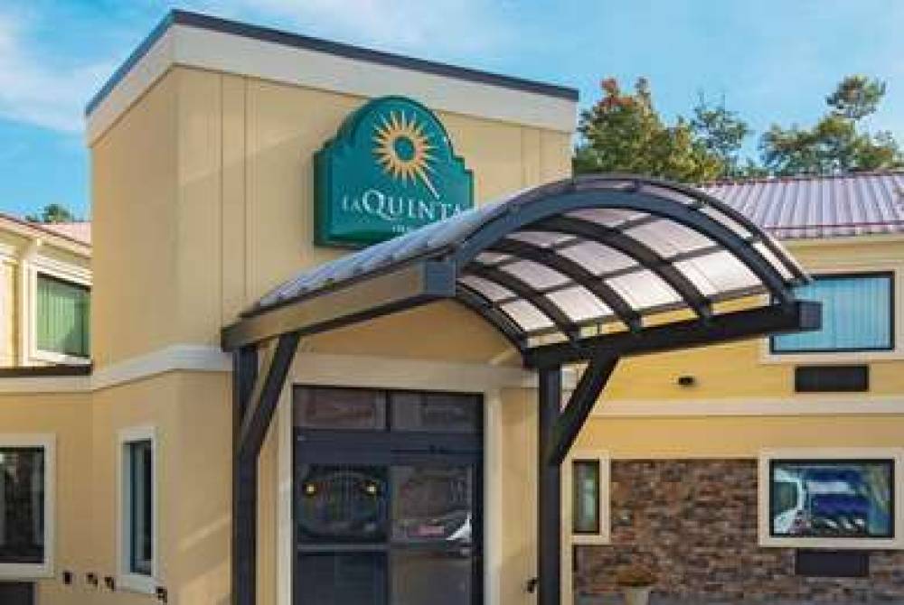 LA QUINTA INN BUFFALO AIRPORT 4