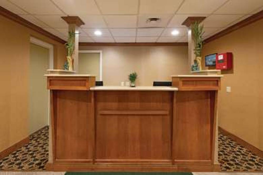 LA QUINTA INN BUFFALO AIRPORT 1