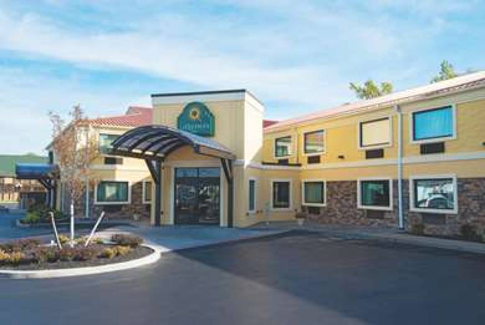 LA QUINTA INN BUFFALO AIRPORT 7
