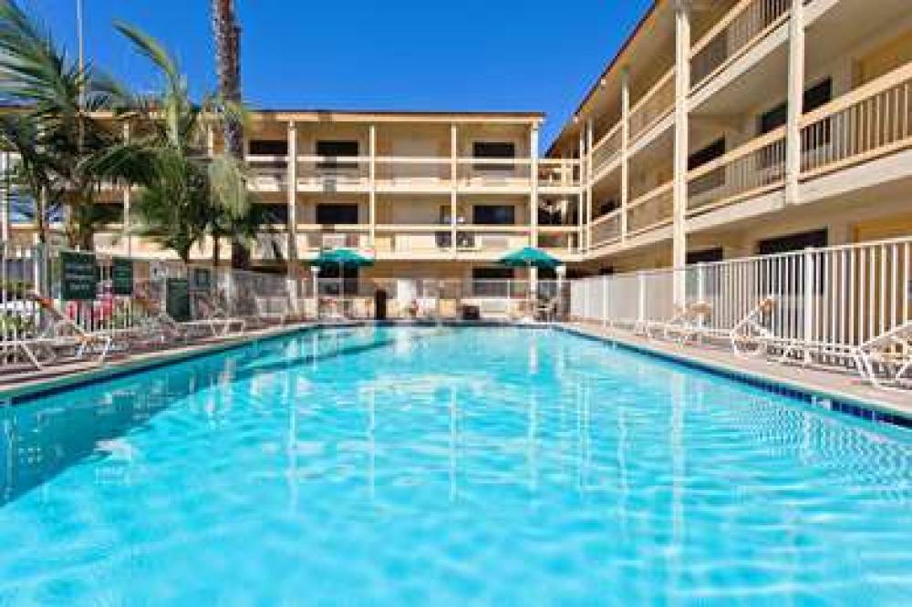 La Quinta Inn John Wayne Orange County Airport 4