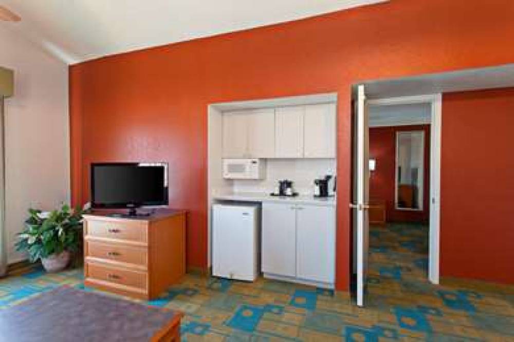 La Quinta Inn John Wayne Orange County Airport 10