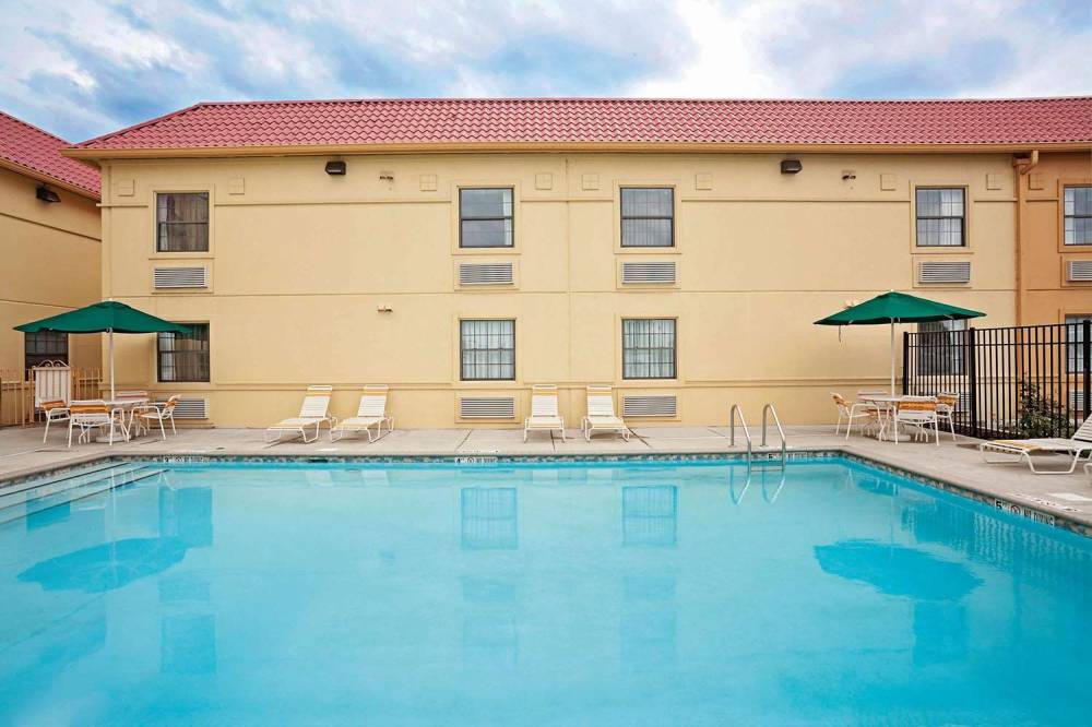 La Quinta Inn Merrillville 10