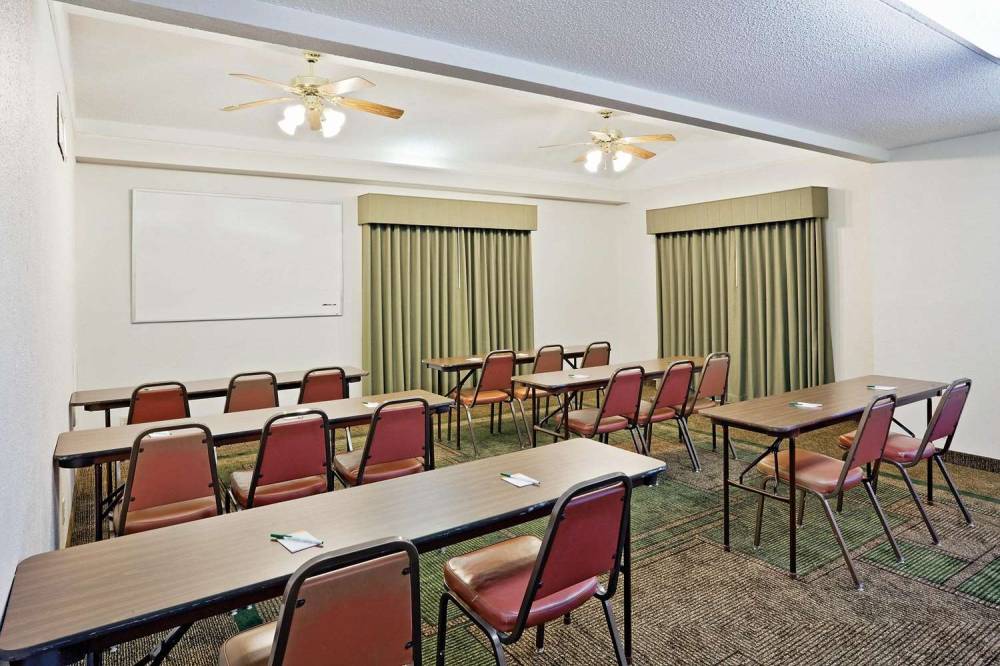 La Quinta Inn Merrillville 4