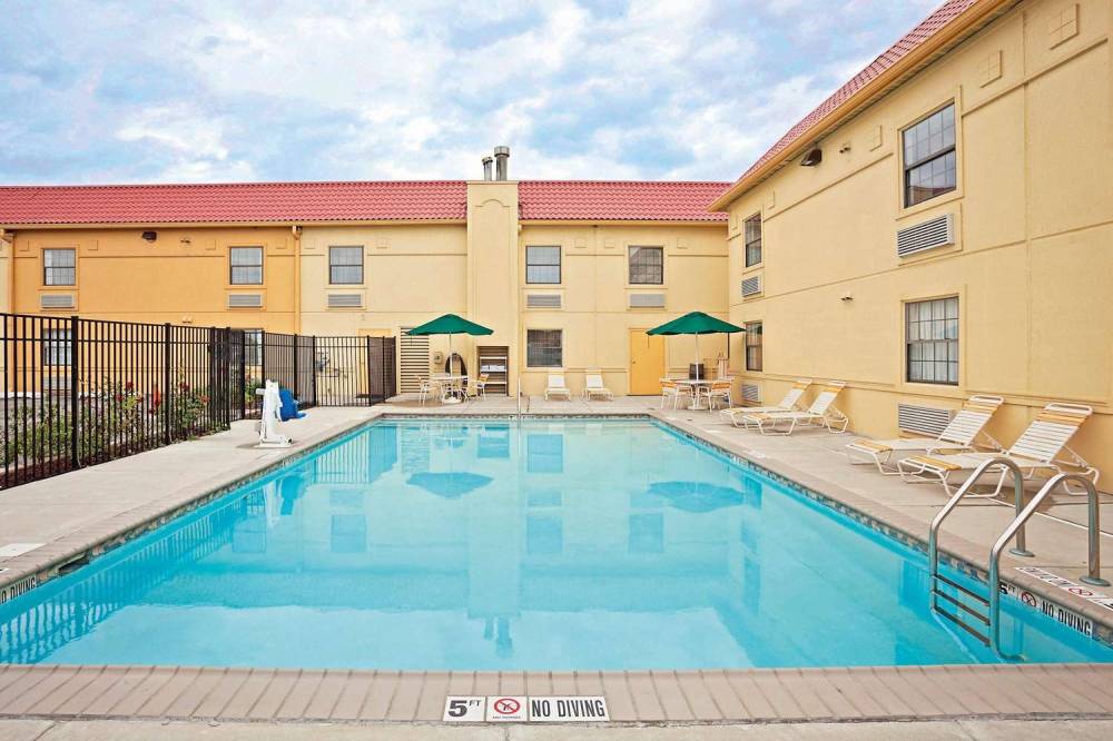 La Quinta Inn Merrillville 7