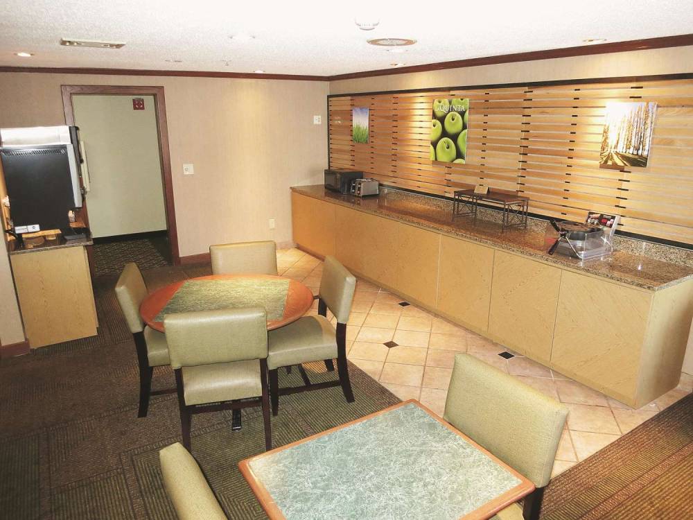 La Quinta Inn Milwaukee West Brookfield 1