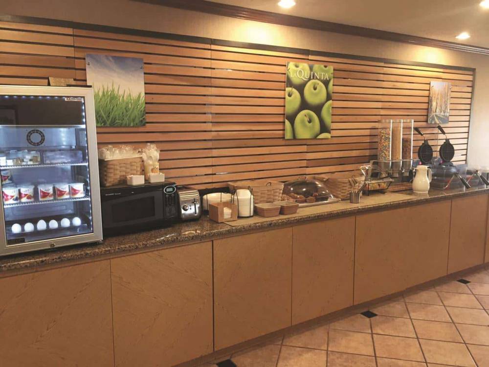 La Quinta Inn Milwaukee West Brookfield 6