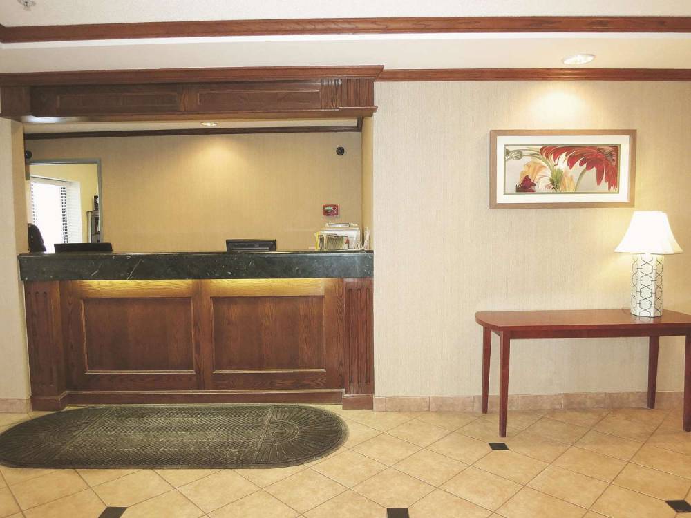 La Quinta Inn Milwaukee West Brookfield 10