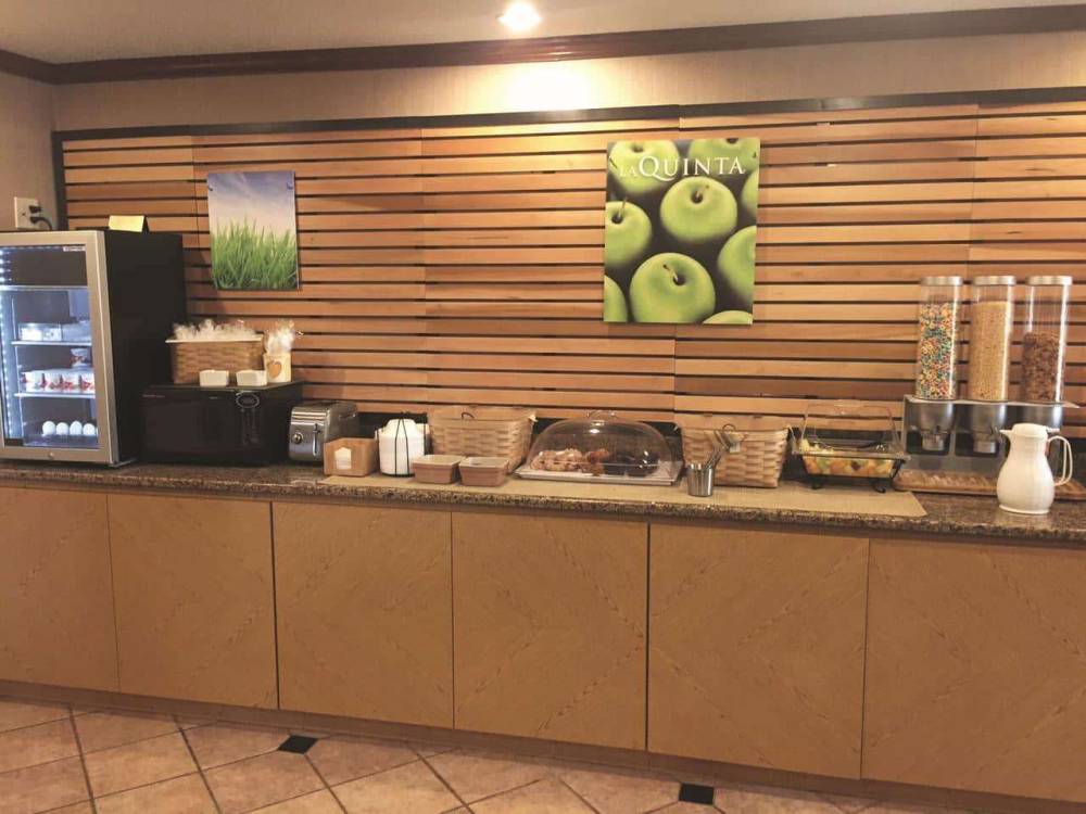 La Quinta Inn Milwaukee West Brookfield 8