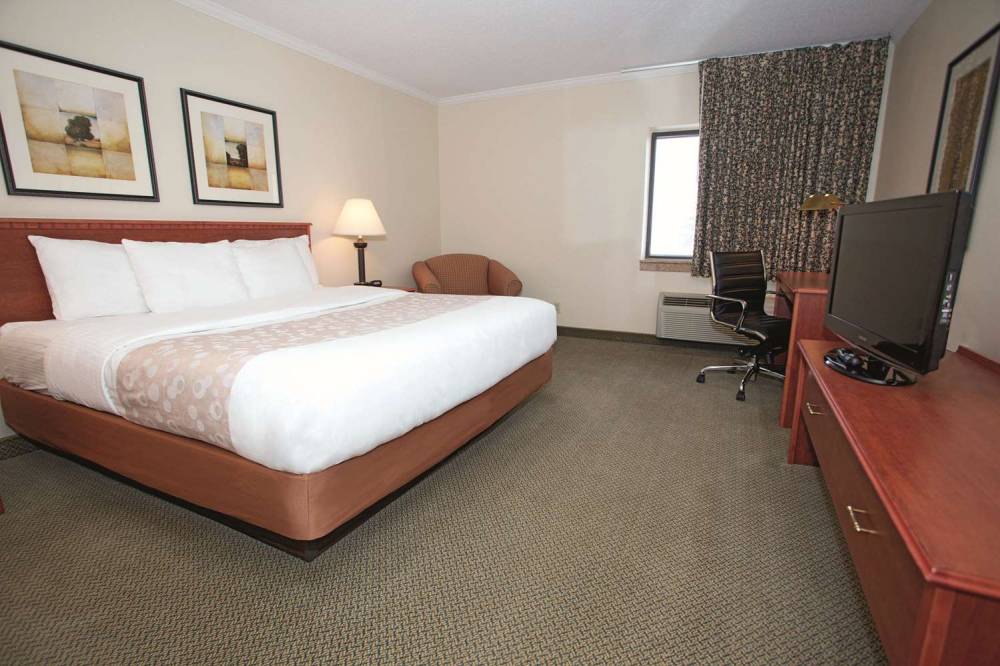 La Quinta Inn Milwaukee West Brookfield 5