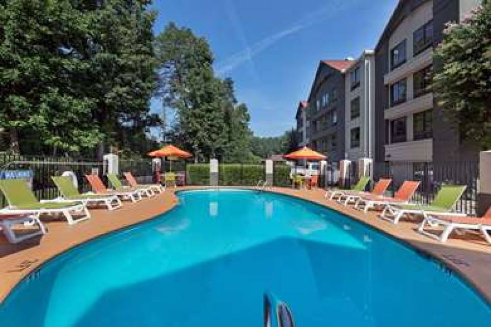 LA QUINTA INN PIGEON FORGEDOLLYWOOD 7