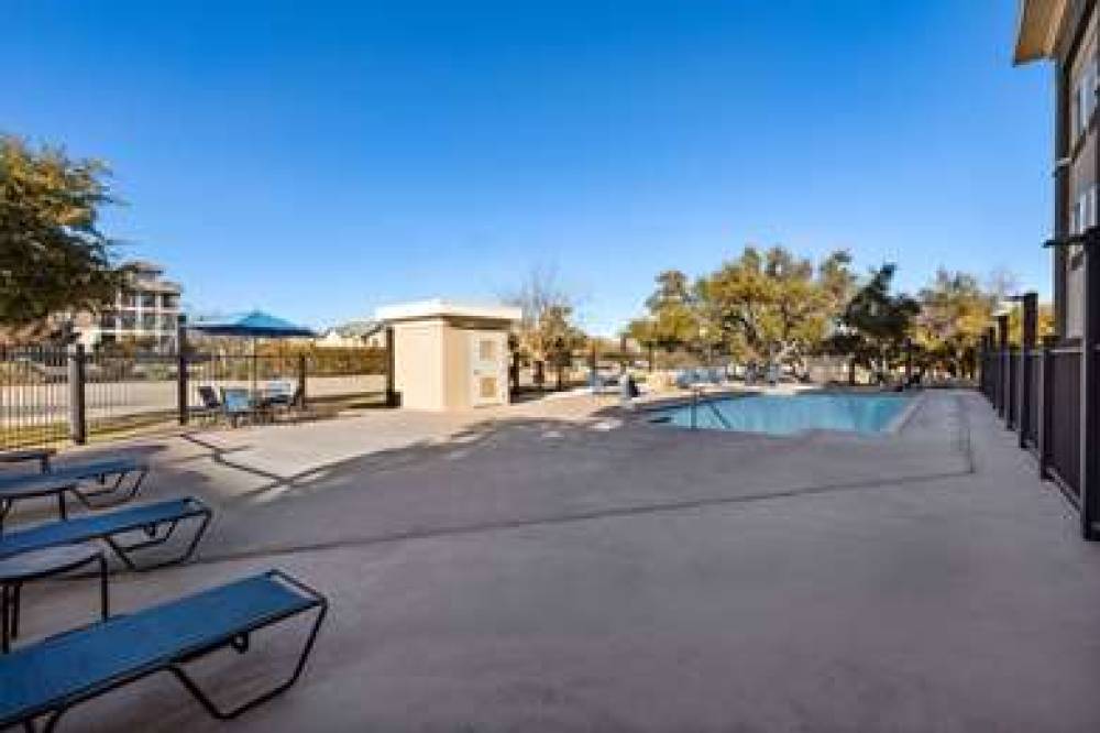 LA QUINTA INN STE AUSTIN LAKELINE 7