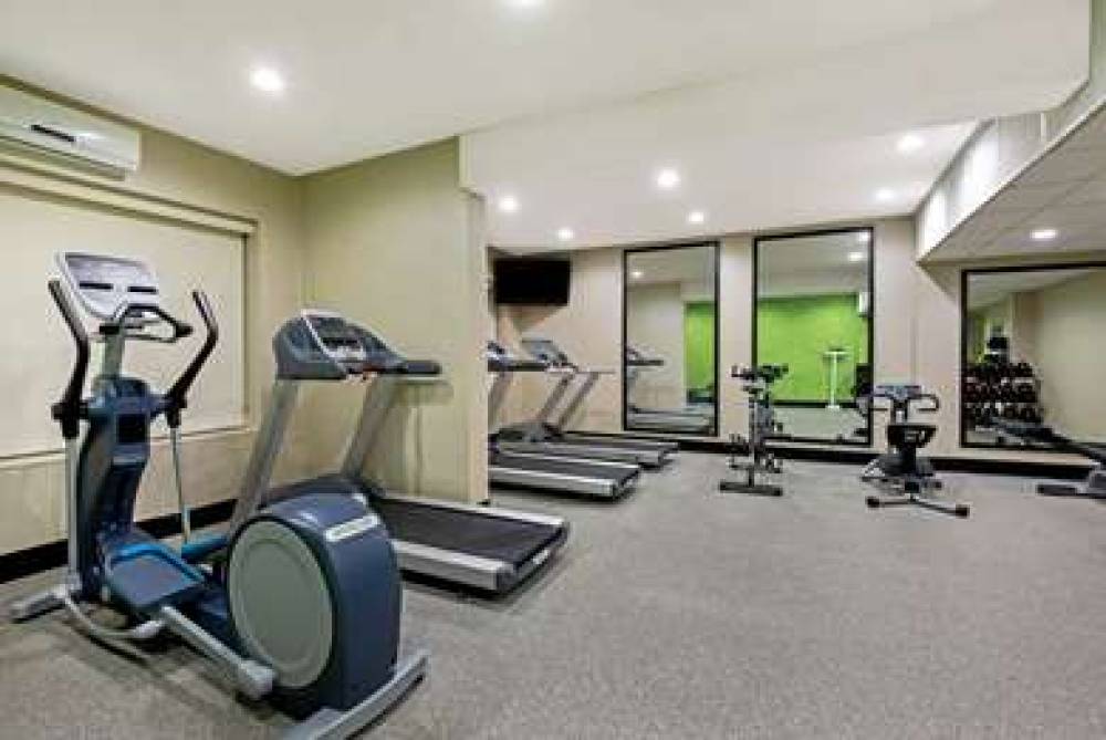 LA QUINTA INN STE NEW CUMBERLAND 9