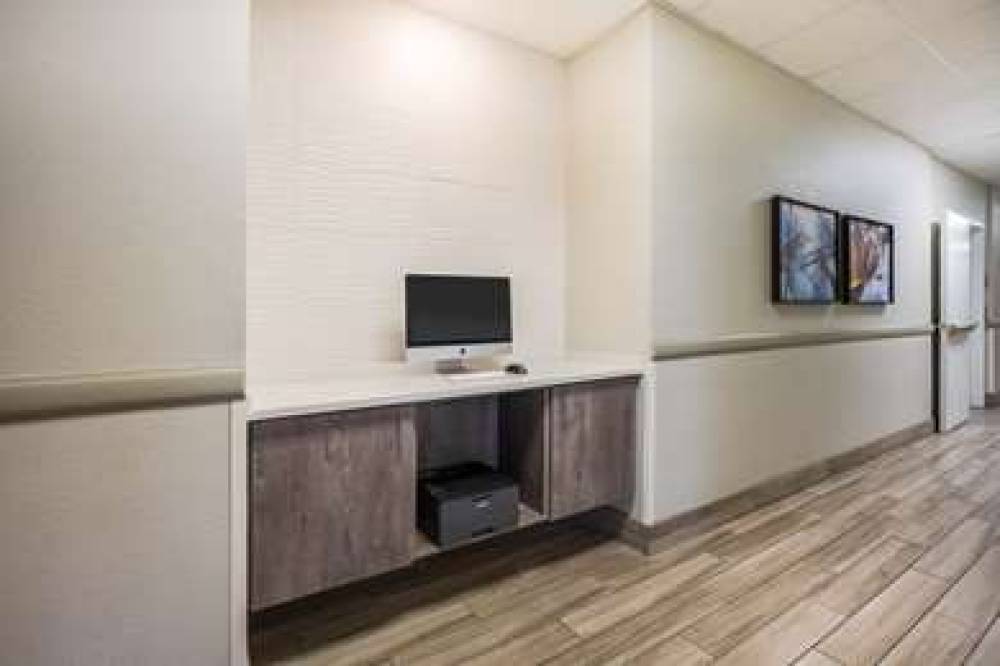 LA QUINTA INN STE NEWPORT 4