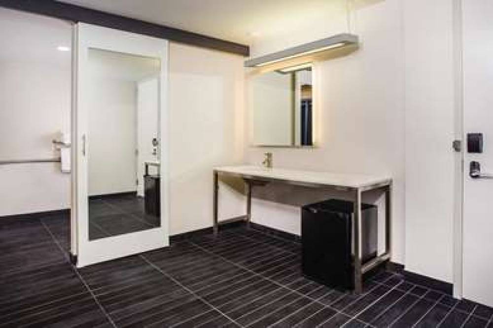 LA QUINTA INN STE WINCHESTER 10