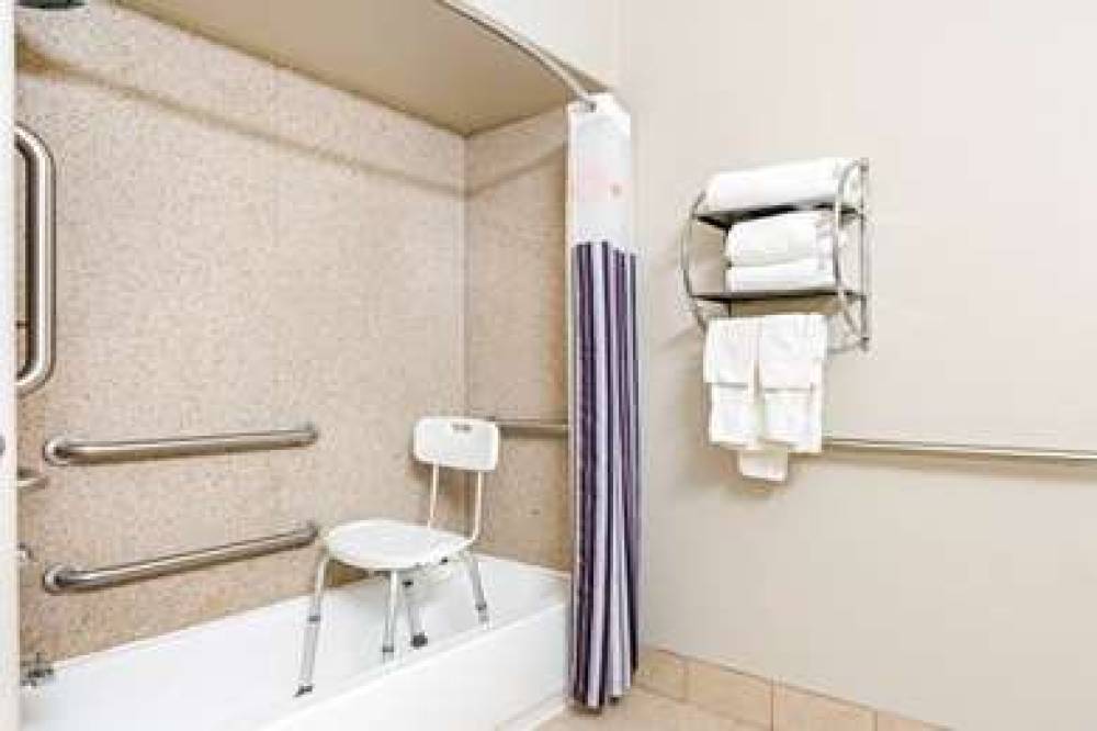 La Quinta Inn & Suites Ada 9
