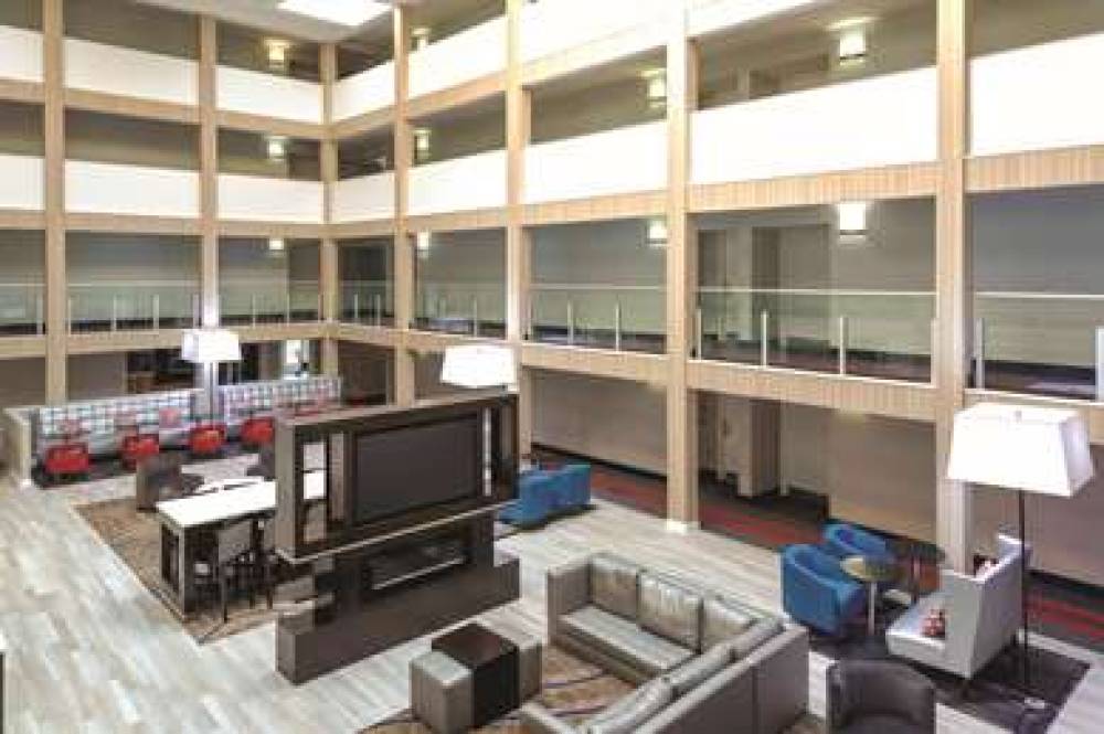 La Quinta Inn & Suites Atlanta Airport South 8