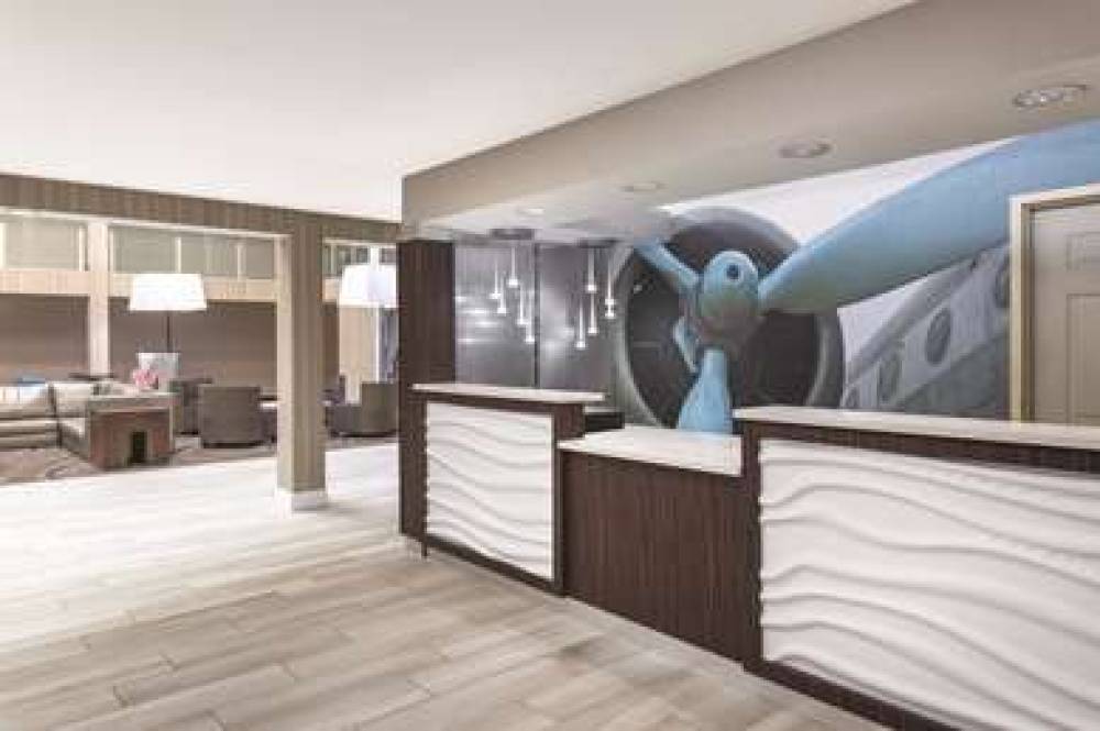 La Quinta Inn & Suites Atlanta Airport South 9