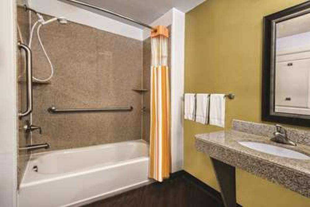 La Quinta Inn & Suites Austin - Cedar Park 9