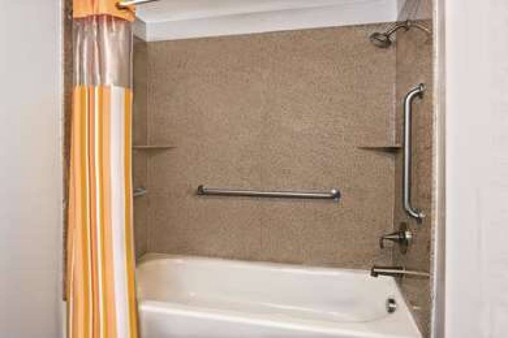 La Quinta Inn & Suites Austin - Cedar Park 8