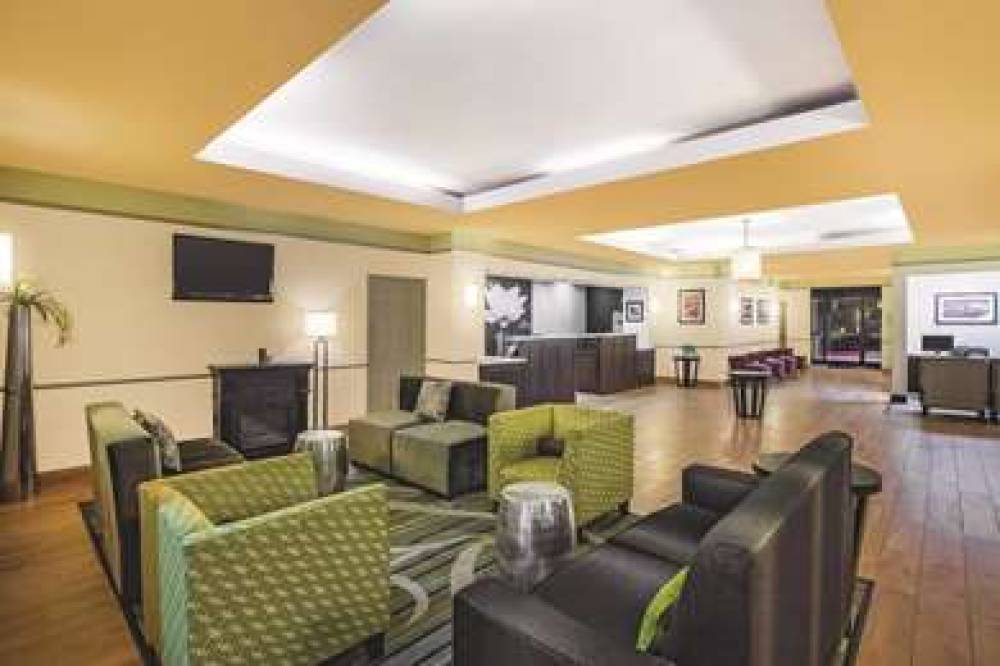 La Quinta Inn & Suites Beaumont West 7