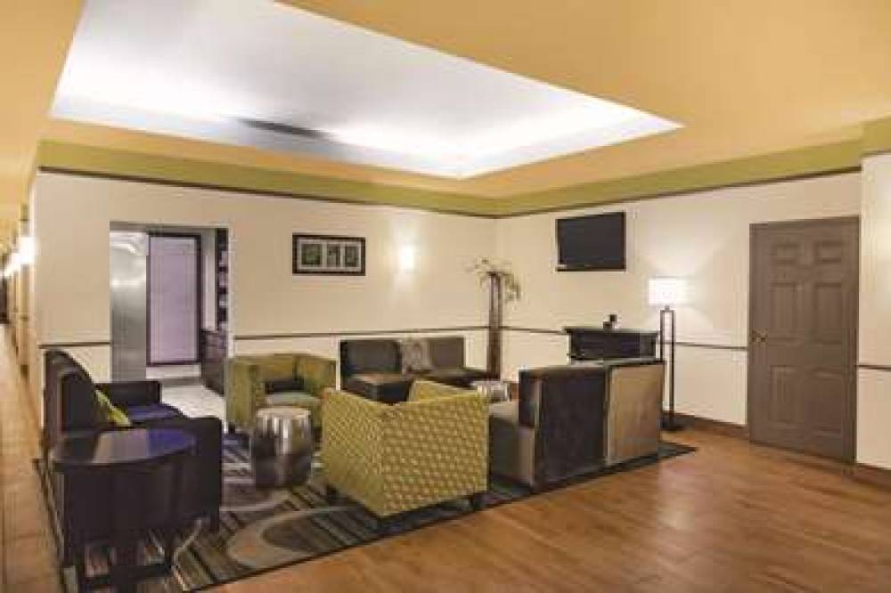 La Quinta Inn & Suites Beaumont West 9