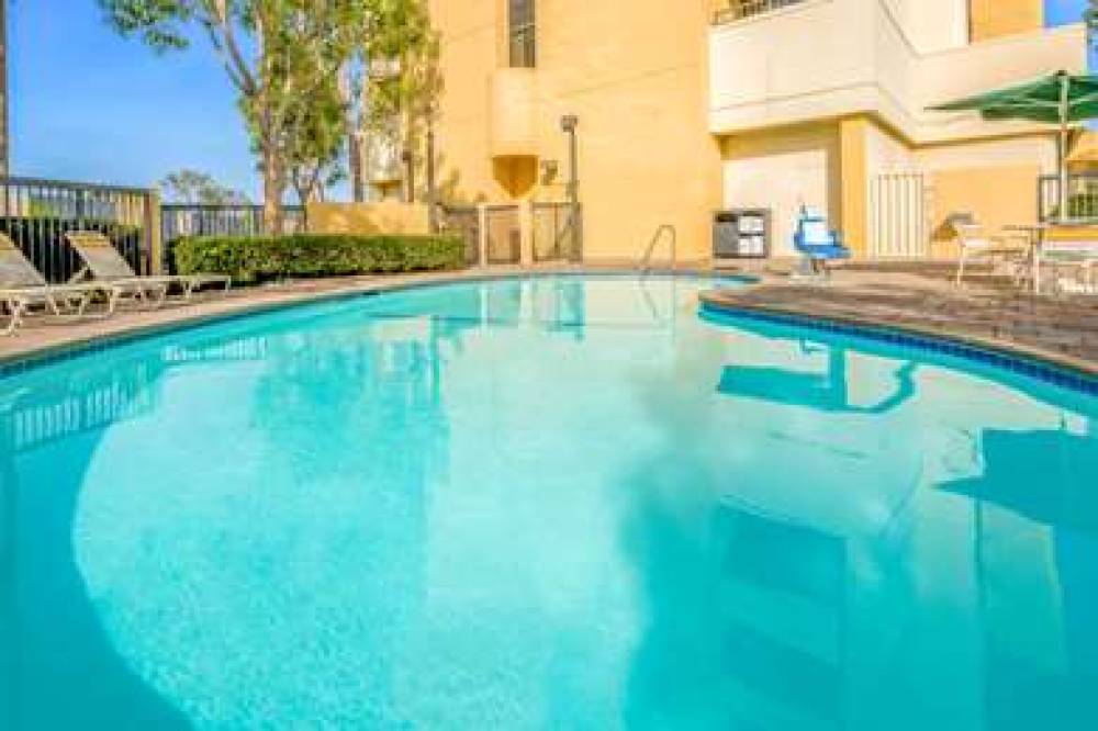 La Quinta Inn & Suites Buena Park 7