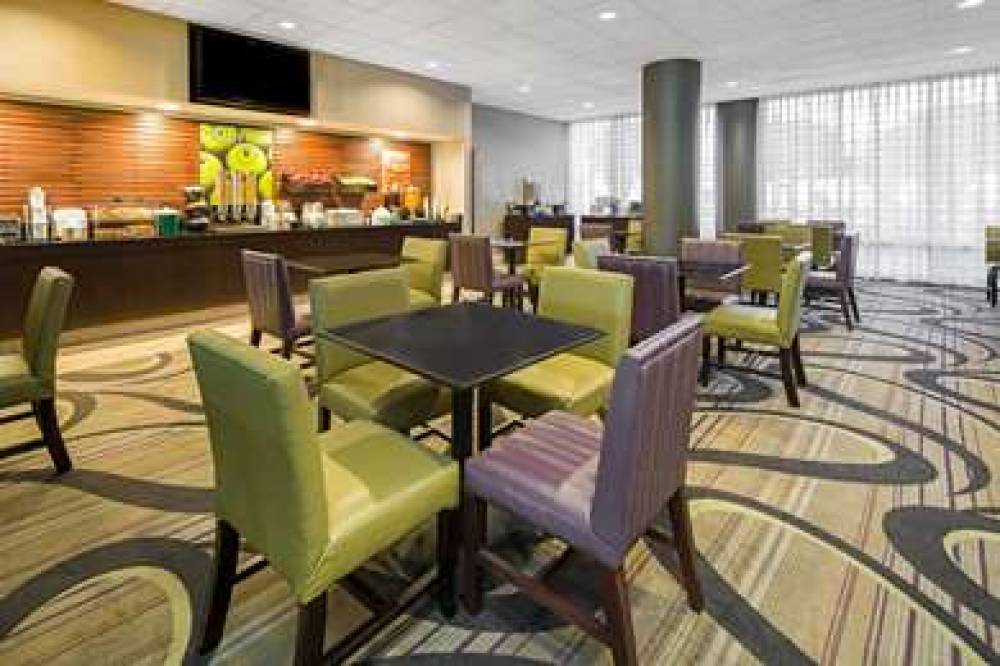 La Quinta Inn & Suites Buena Park 10