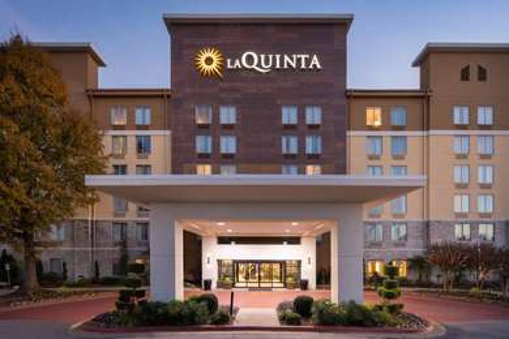 La Quinta Inn & Suites By Wyndham Atlanta Airport North 4