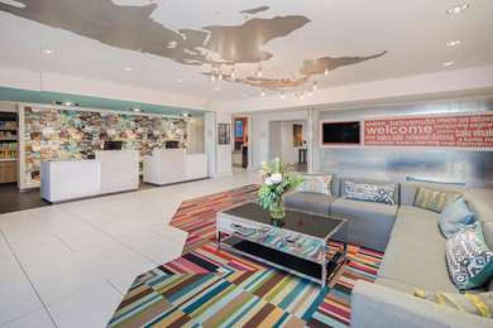 La Quinta Inn & Suites By Wyndham Atlanta Airport North 10