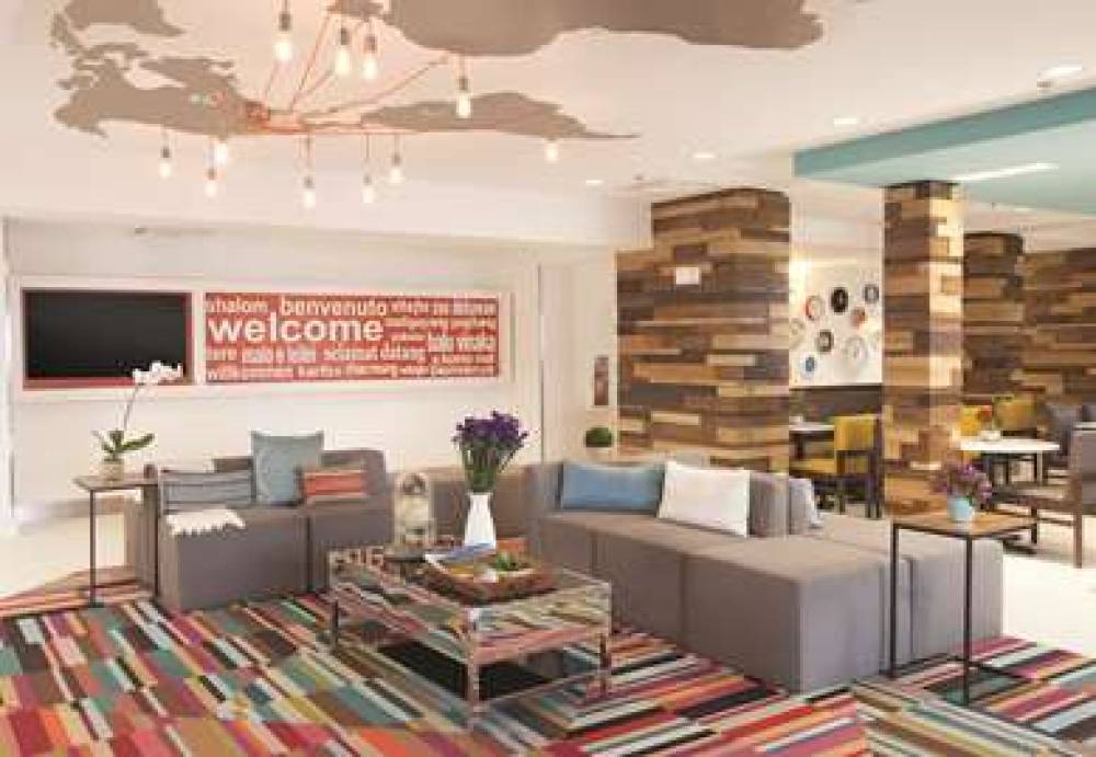 La Quinta Inn & Suites By Wyndham Atlanta Airport North 6