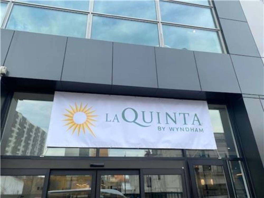 La Quinta Inn & Suites By Wyndham J