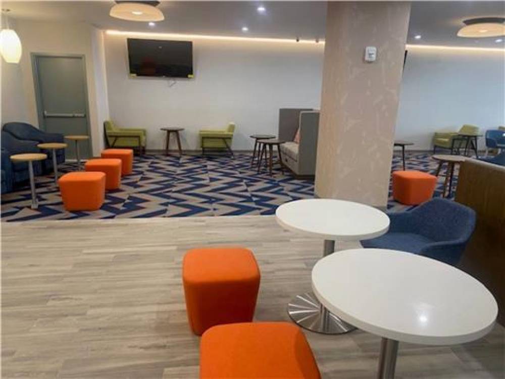 LA QUINTA INN & SUITES BY WYNDHAM J 10