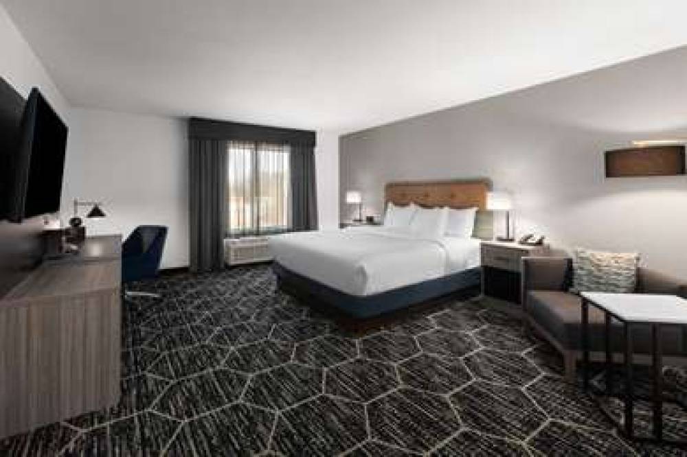 LA QUINTA INN & SUITES BY WYNDHAM M 1
