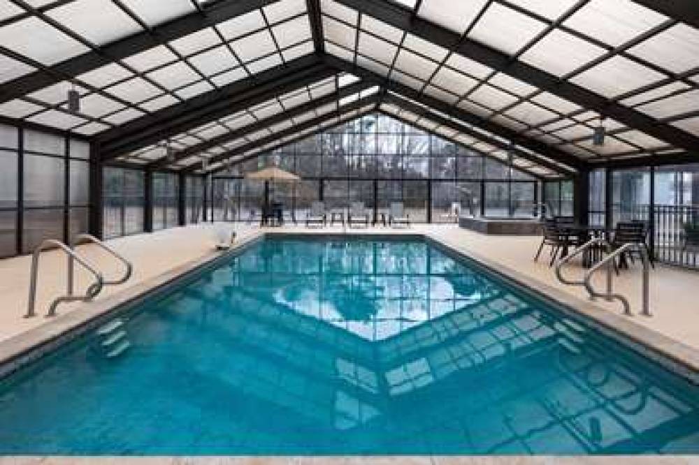 LA QUINTA INN & SUITES BY WYNDHAM M 10
