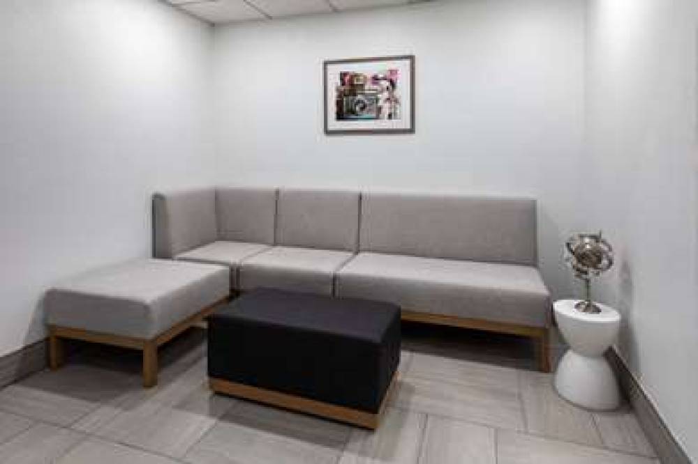 LA QUINTA INN & SUITES BY WYNDHAM M 7