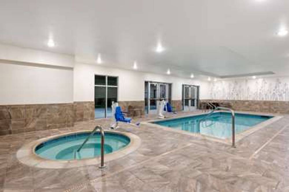 LA QUINTA INN & SUITES BY WYNDHAM W 10