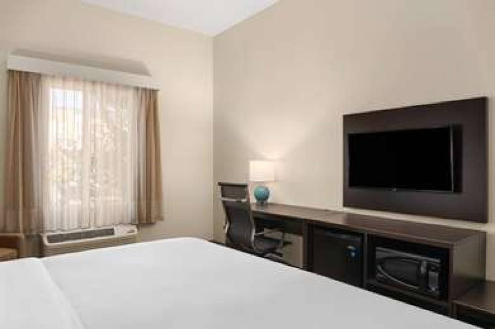 LA QUINTA INN & SUITES BY WYNDHAM W 6