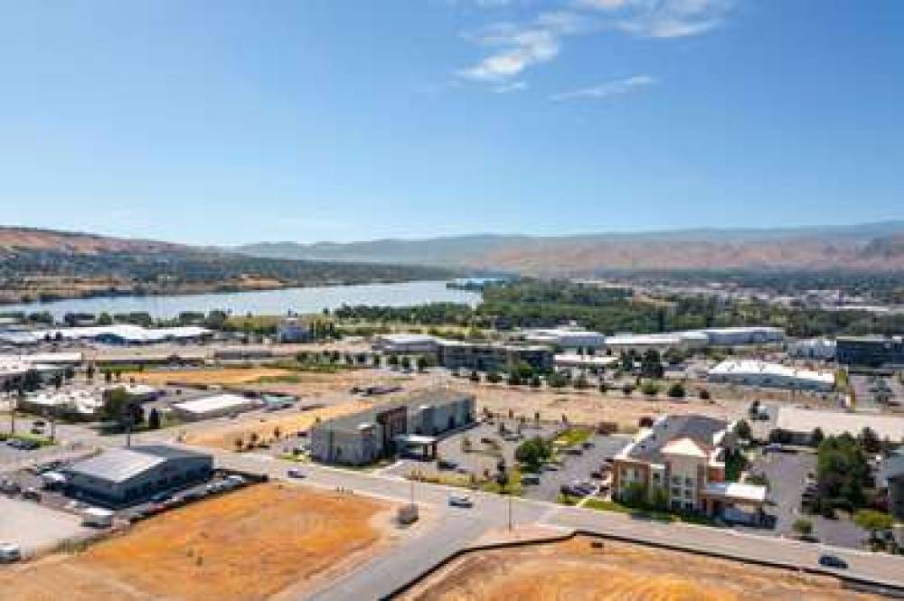 LA QUINTA INN & SUITES BY WYNDHAM W 2