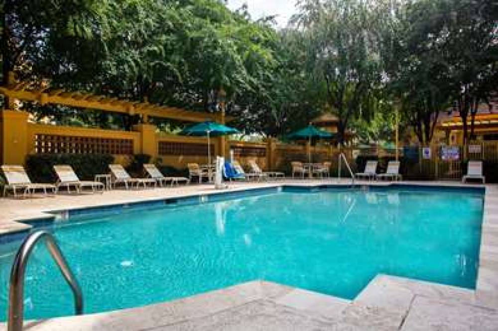 La Quinta Inn & Suites Charlotte Airport South 8
