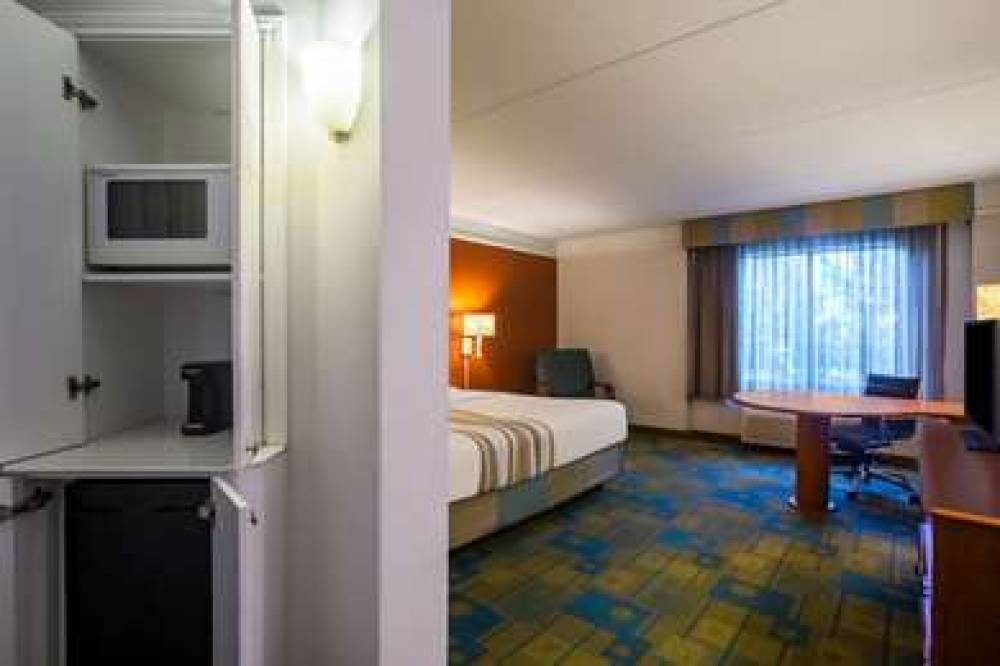 La Quinta Inn & Suites Charlotte Airport South 5