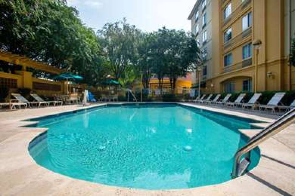 La Quinta Inn & Suites Charlotte Airport South 9
