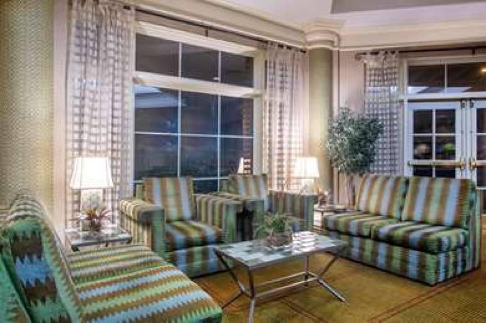 La Quinta Inn & Suites Charlotte Airport South 6