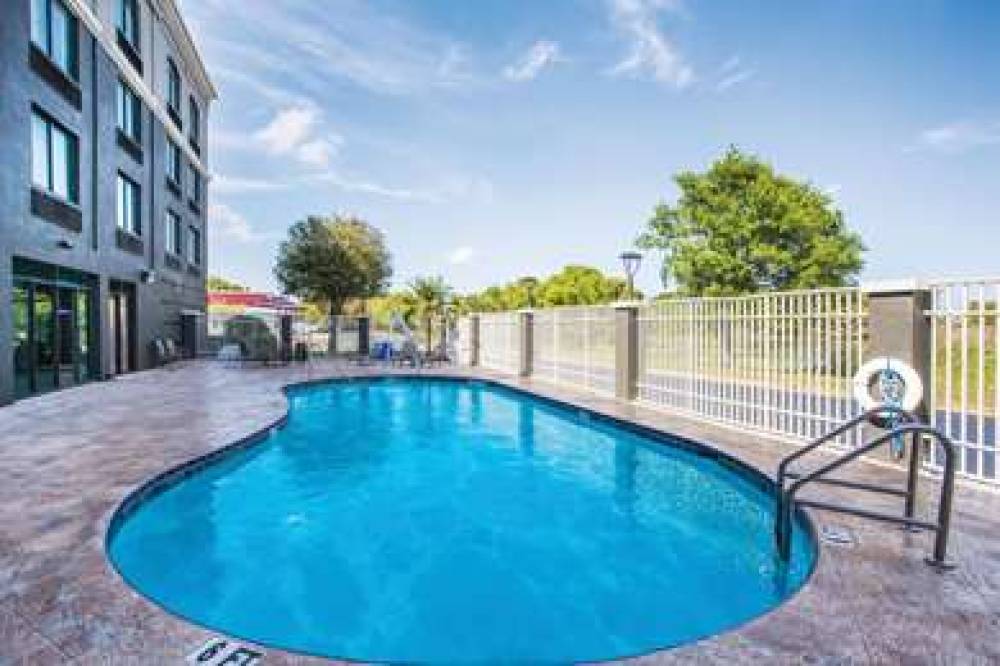 La Quinta Inn & Suites Clearwater South 9